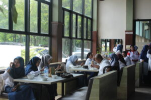 kegiatan gathering keluarga